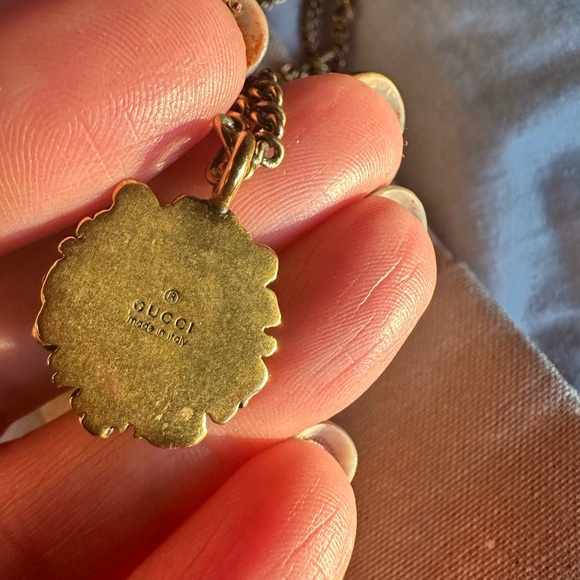 Gucci Gold Lion Pendant Necklace - Picture 4 of 4